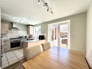Dining Kitchen- click for photo gallery
